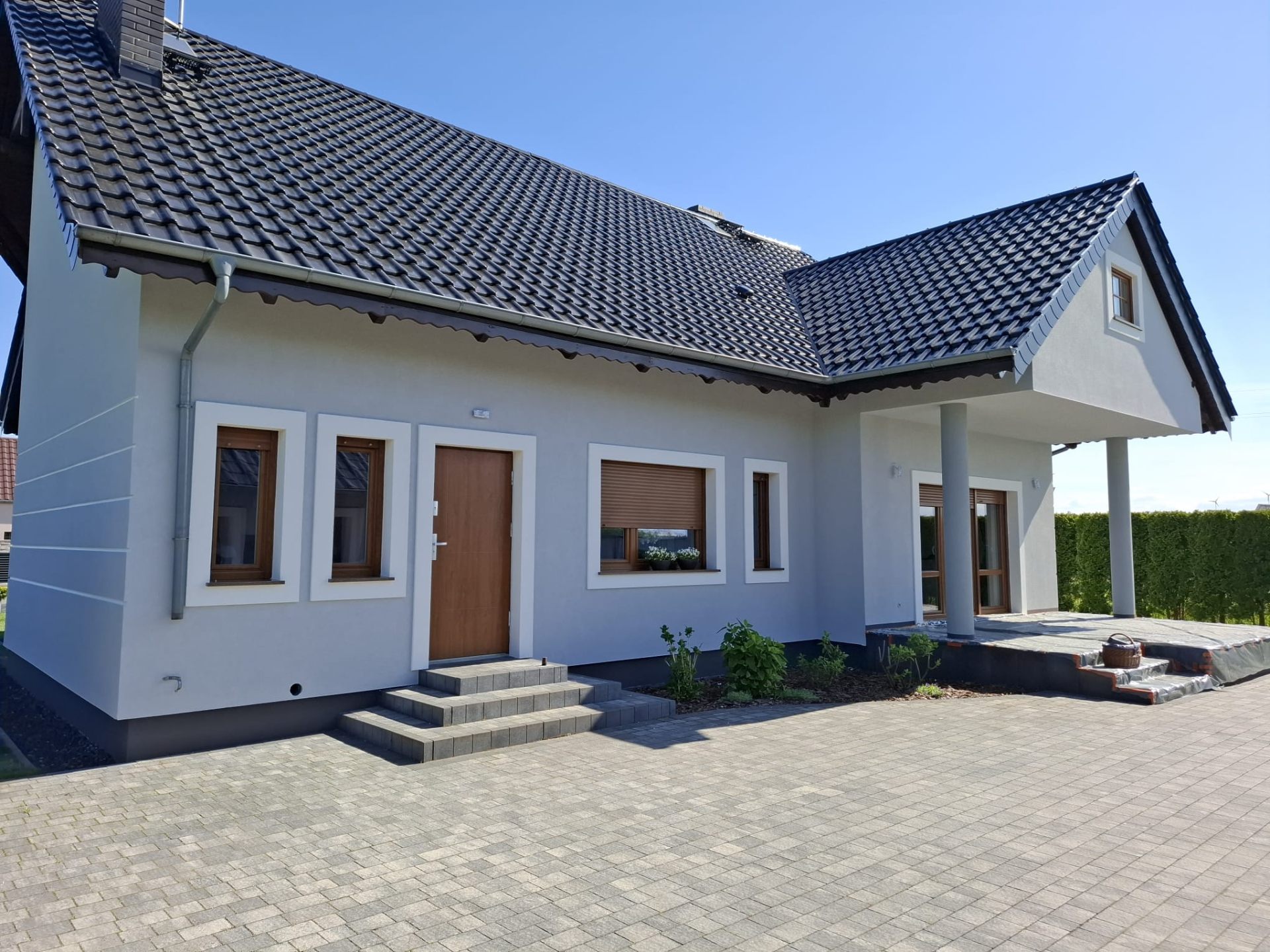 Dom z podcieniem kolumnowym