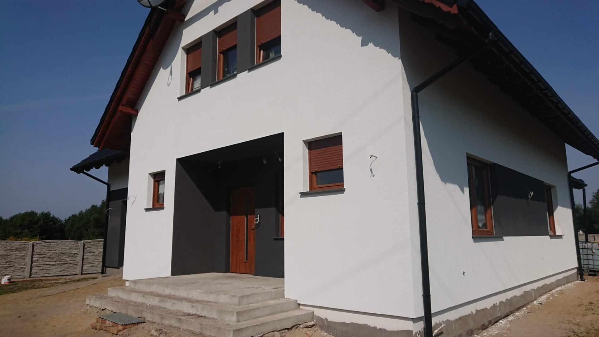 Elewacja z grafitowym podcieniem
